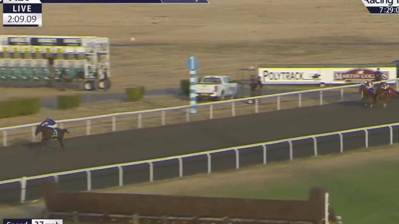 Godolphin 3YO blasts field away on debut by 21L